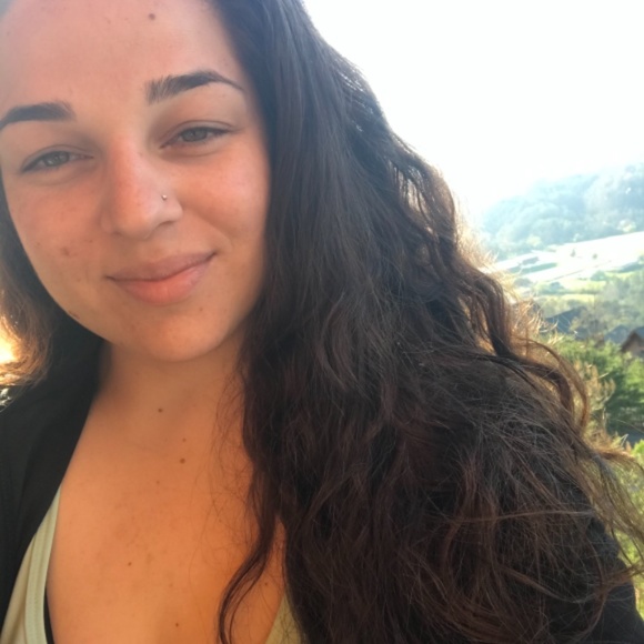 Meet your Posher, Marina - Picture 2 of 3